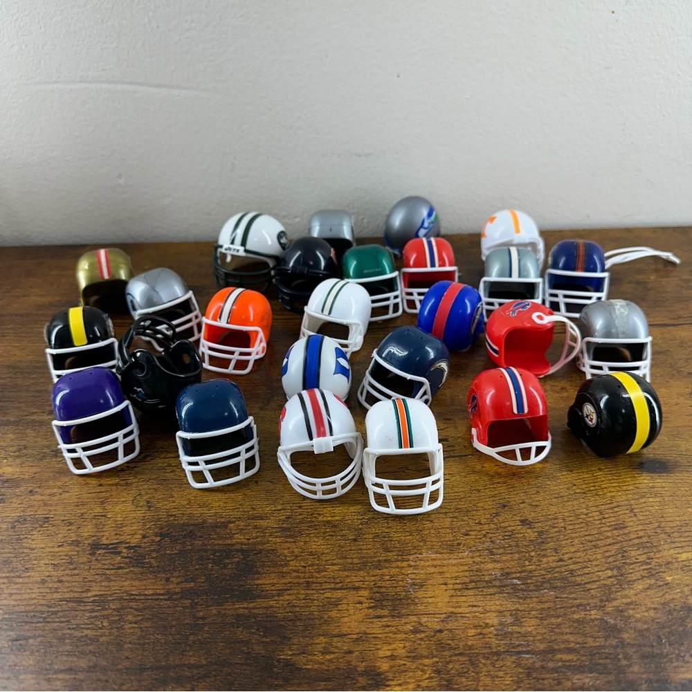 Vintage Lot 25 Gumball NFL Mini Football Collectible Toy Helmets Some Old Logos - Picture 2 of 6